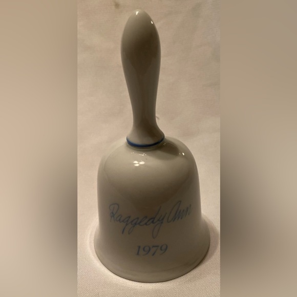 Vintage Raggedy Ann Schmid 1979 Signature Series Bell Numbered Collectible - Picture 4 of 6
